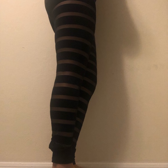 Forever 21 leggings stripped pattern - Picture 2 of 3